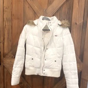 Like new Hollister puff white jacket with removable faux fur hoodie...